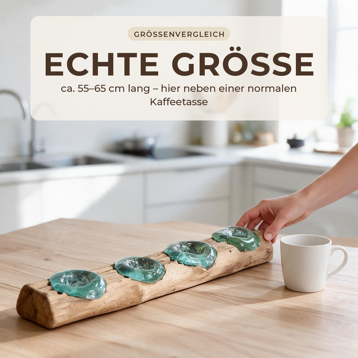 Größenvergleich: ca. 60 cm langer Teelichthalter aus Wurzelholz neben einer normalen Kaffeetasse