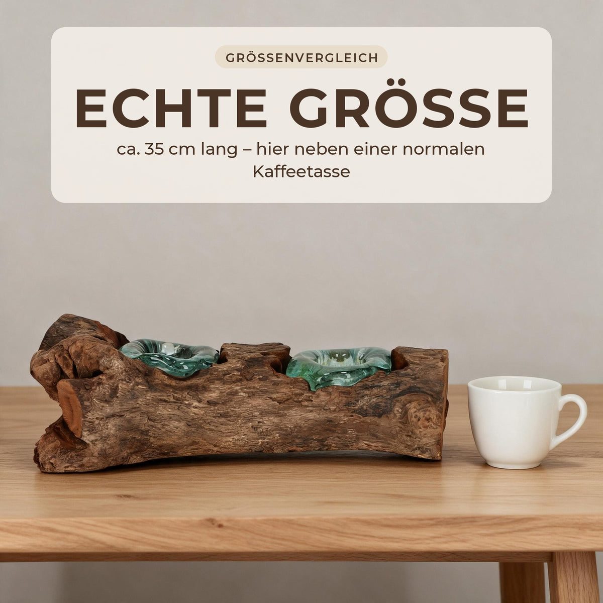 Echte Größe: Teelichthalter ca. 35 cm lang neben einer Kaffeetasse