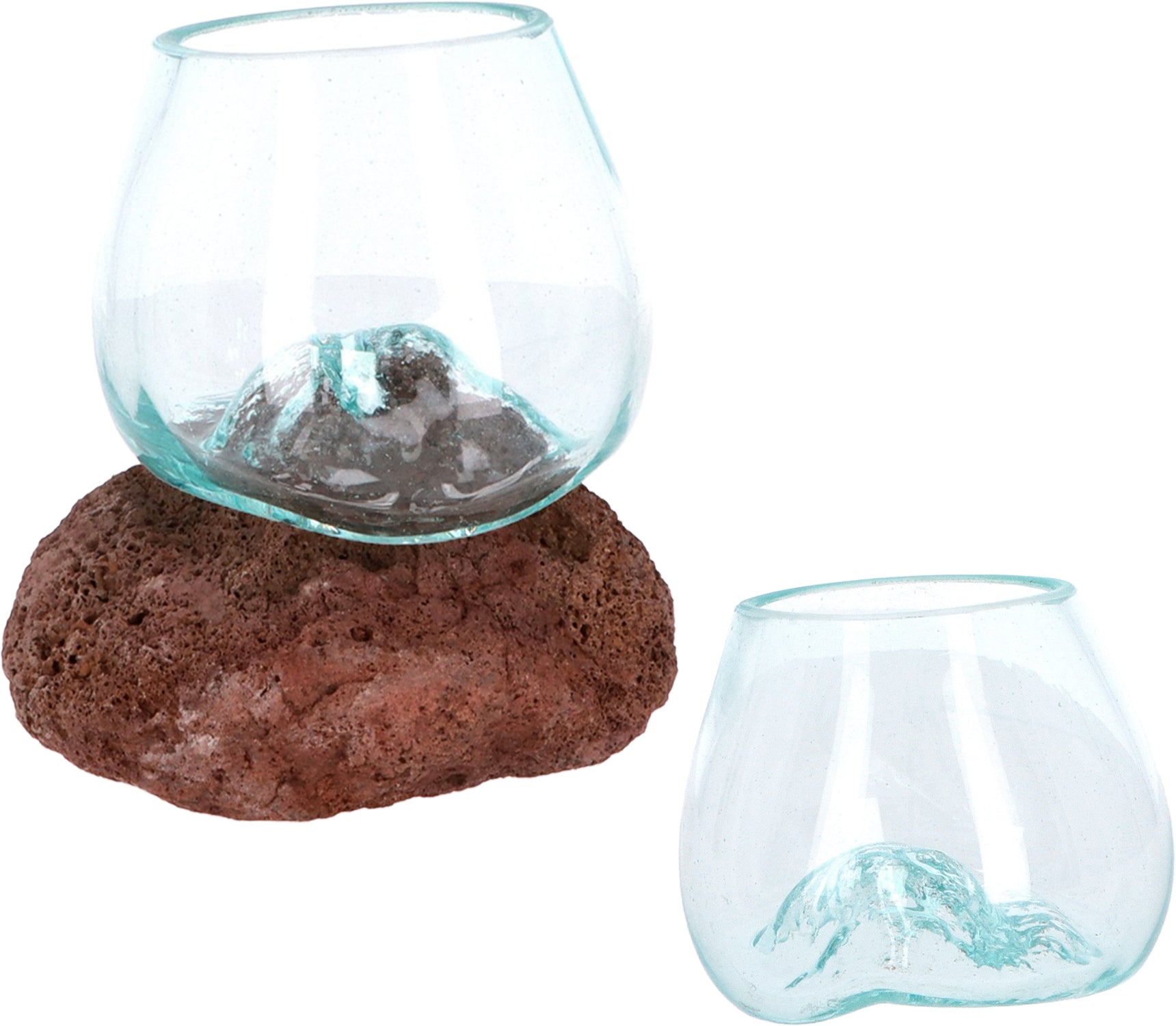 Handgefertigte Dekoschale aus mundgeblasenem Glas auf Lavastein aus Bali. Nachhaltiges Design, vielseitig einsetzbar als Schale, Kerzenhalter oder Pflanzgefäß.