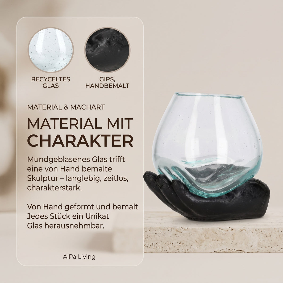 Material: recyceltes mundgeblasenes Glas und Skulptur aus Gips, von Hand schwarz bemalt